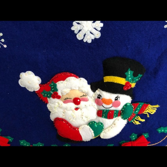 Bucilla Santa & Frosty CHRISTMAS PALS Blue Felt Tree Skirt Kit 83668 COMPLETED - Picture 7 of 13